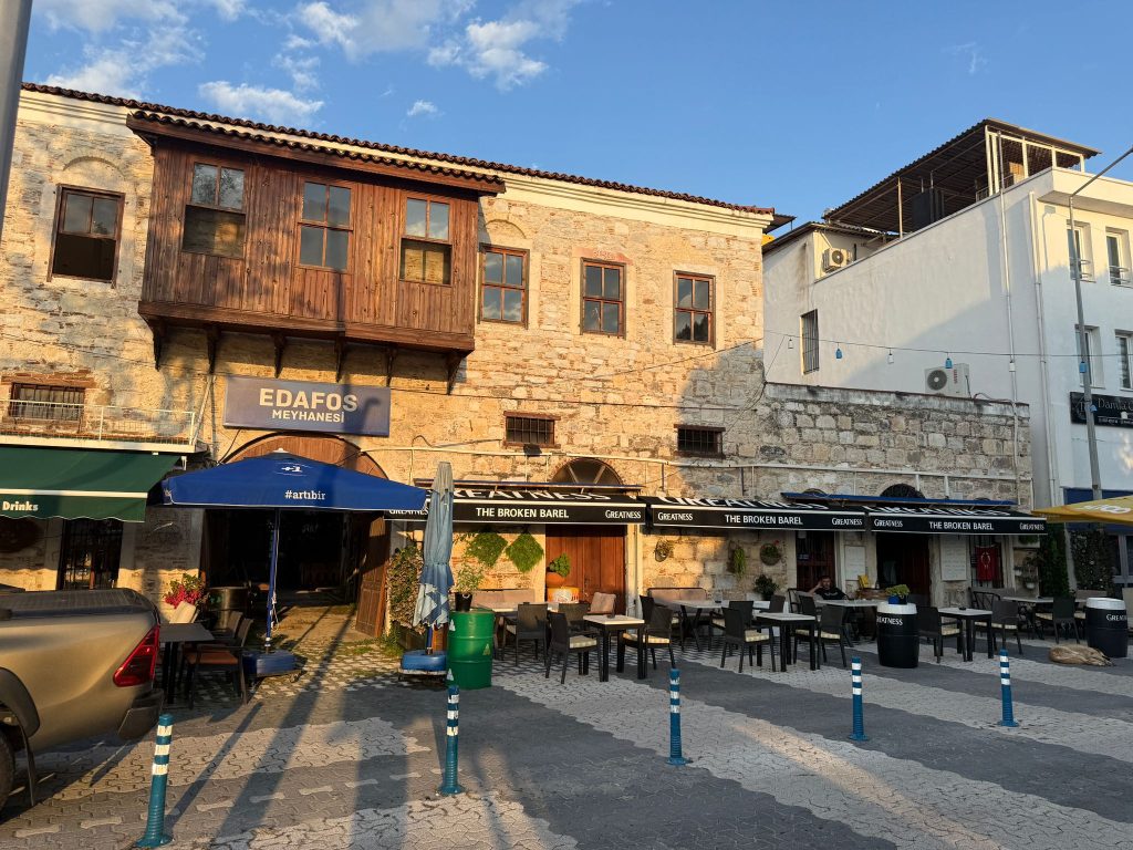 GÜLLÜK'TE GİDİLMESİ GEREKEN BAR, PUB VE KAFELER