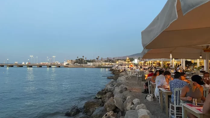 KOS ADASI'NDA MYKONOS RESTAURANT