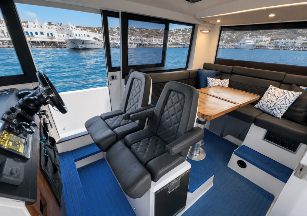BODRUM TO MYKONOS BY AXOPAR 37 INDOOR lüks kapalı kabin sürat teknesi ile Bodrum ve Mikonos arasında gerçekleştirilen konforlu, güvenli ve VIP deniz transferi.