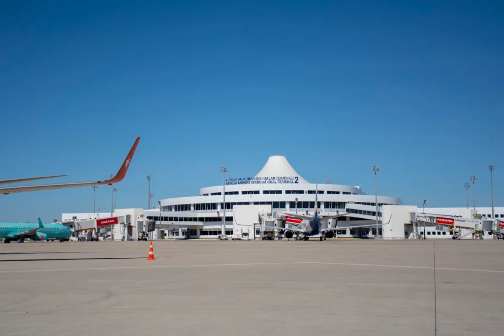 Tesla Travel Antalya, Antalya'da VIP helikopter transferi, özel jet kiralama, deniz uçağı organizasyonu, lüks havalimanı transferleri ve kişiye özel hava ulaşımı hizmetlerini resmen başlattı.