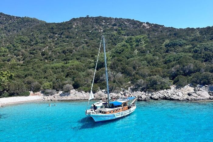 BODRUM'DA GÜNÜBİRLİK TEKNE TURU