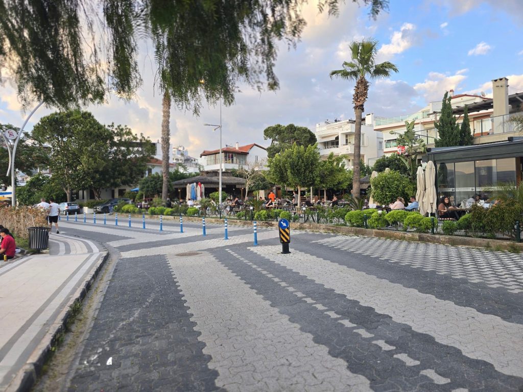 Top 15 Bars, Pubs & Cafes in Güllük