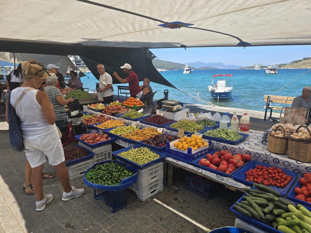 Güvercinlik Market on the Beach
