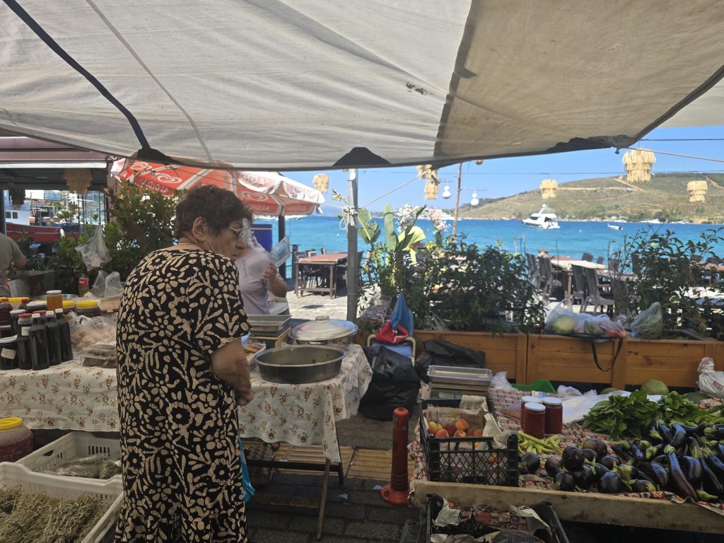 Güvercinlik Market on the Beach