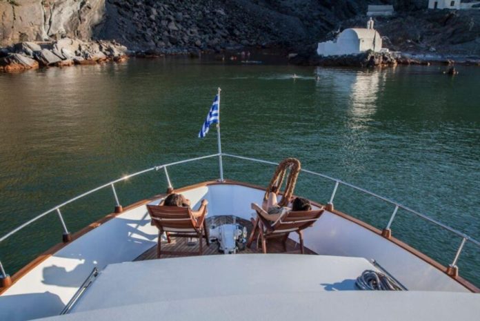 Motor Yacht Santorini
