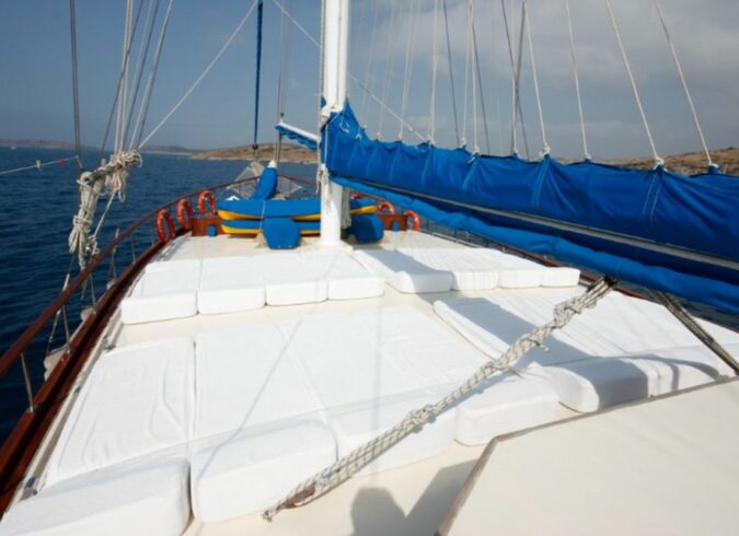 25 Meter Classic Ketch Charter