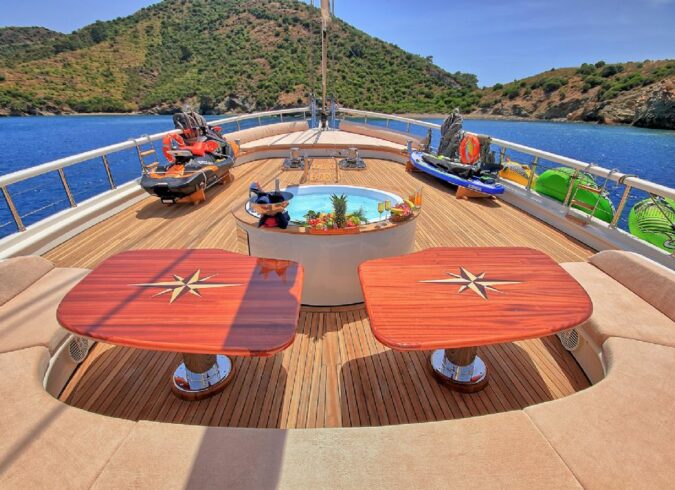 8-Cabin Ketch V08-148 for 18 Guests