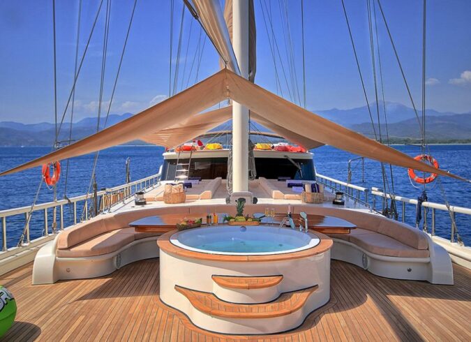 8-Cabin Ketch V08-148 for 18 Guests